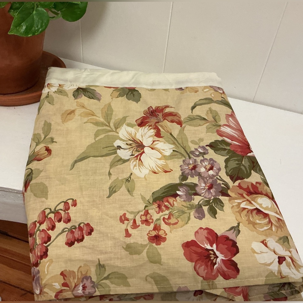 NWOT Waverly Queen Bedskirt - Picture 3 of 15